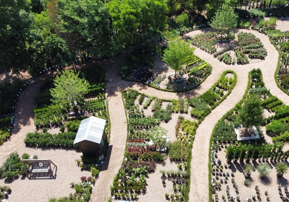 Expert landscape design for year-round maintenance in Midlothian, TX by Earthtones Greenery