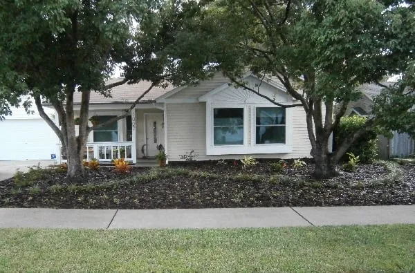 Expert yard maintenance for year-round maintenance in Sanford, FL by Earthwise Horticultural Services