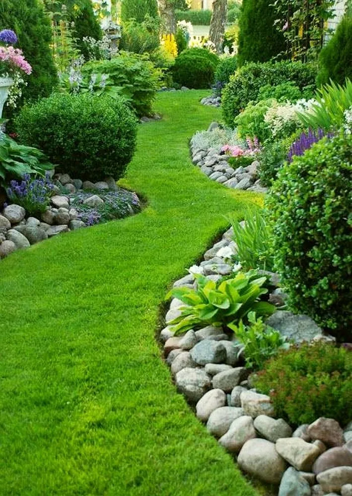 Expert garden landscaping experts serving Gresham, OR - Earthworks Green solutions