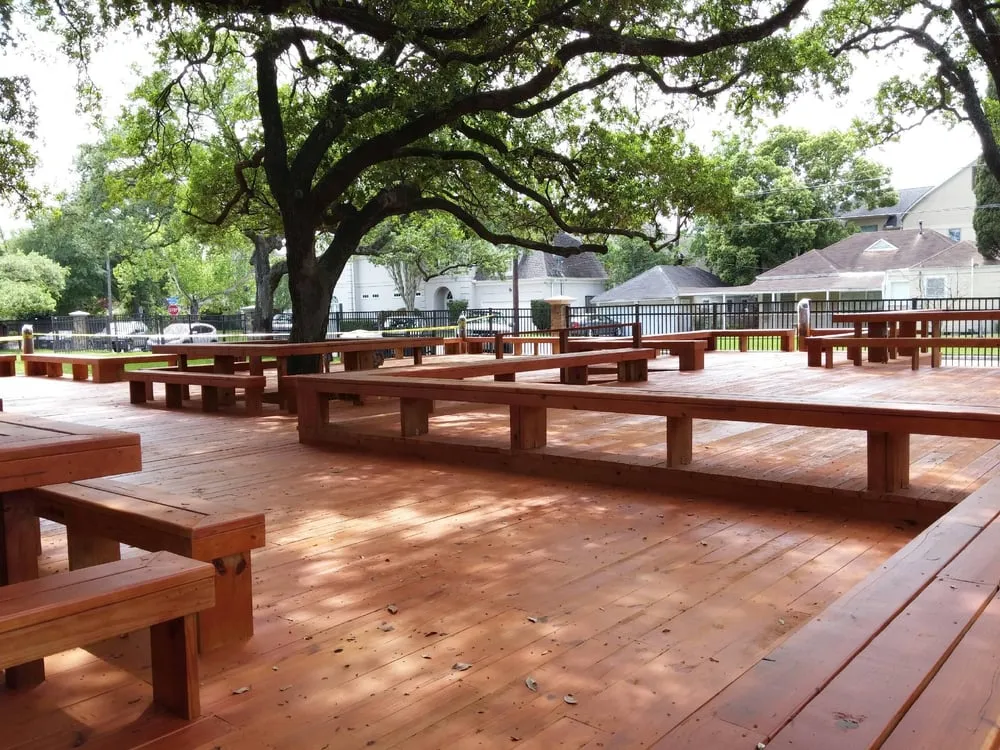 Custom outdoor landscaping in Houston, TX - Earthworks Landscape and Maintenance