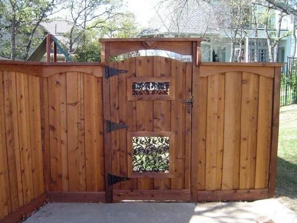 Custom yard cleanup service for year-round maintenance in Houston, TX by Earthworks Landscape and Maintenance