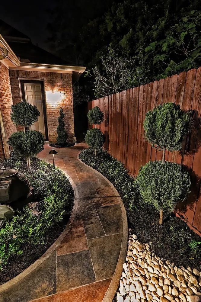 Local garden landscaping for homes across Houston, TX - Earthworks Landscape and Maintenance