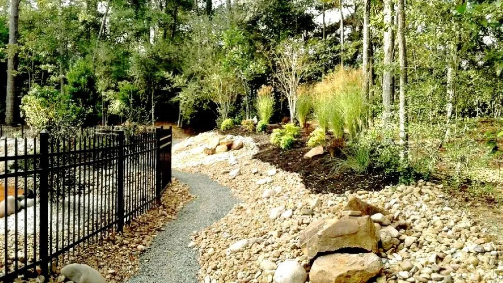 Top-rated residential landscaping for beautiful yards in Houston, TX by Earthworks Landscape and Maintenance