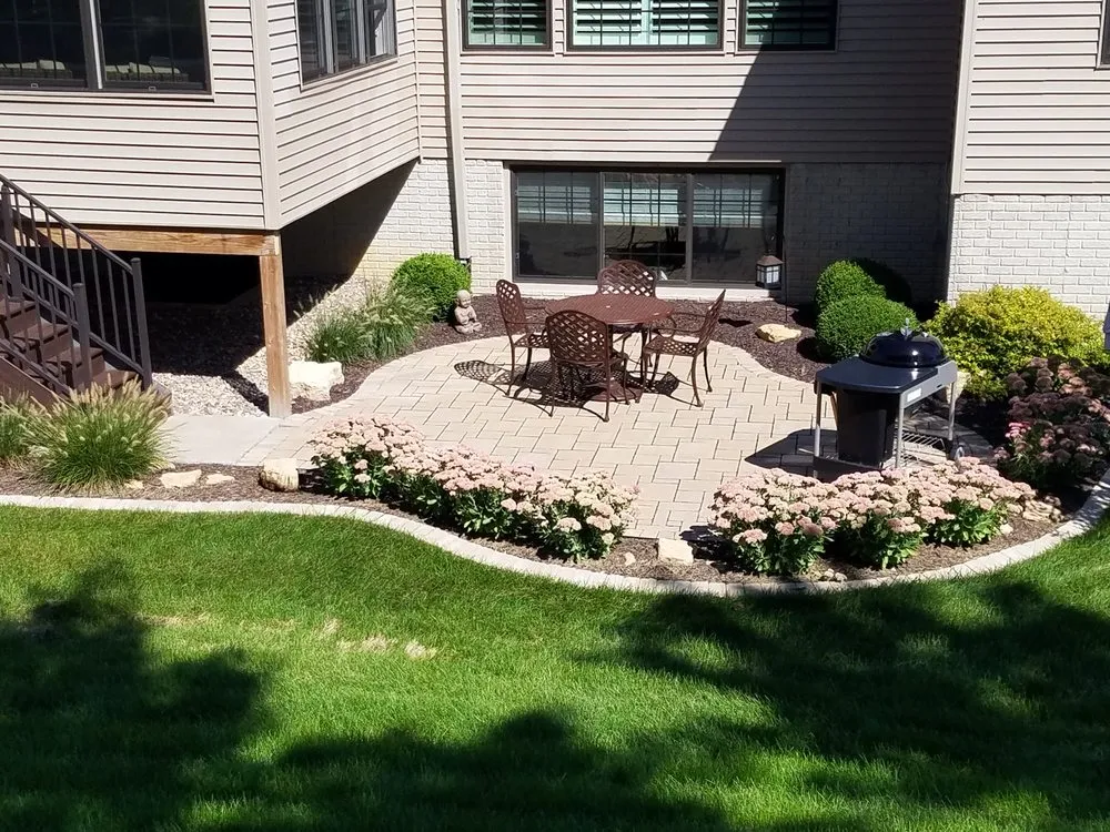 Expert outdoor landscaping in East Moline, IL - EarthWorks Landscape Design