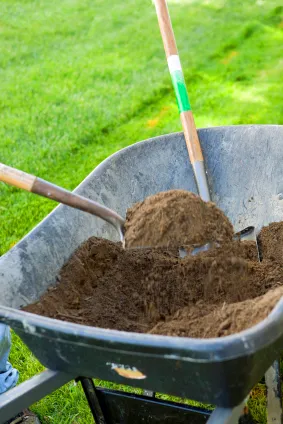 Expert garden landscaping experts serving West Bloomfield, MI - Earthworks Landscape Services Inc