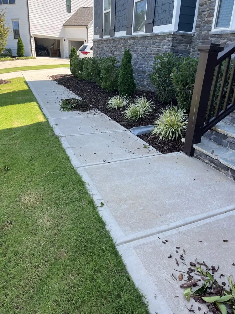 Affordable yard maintenance experts serving Knightdale, NC - Earthworks Landscaping