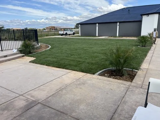 Earthworks Landscaping Logo