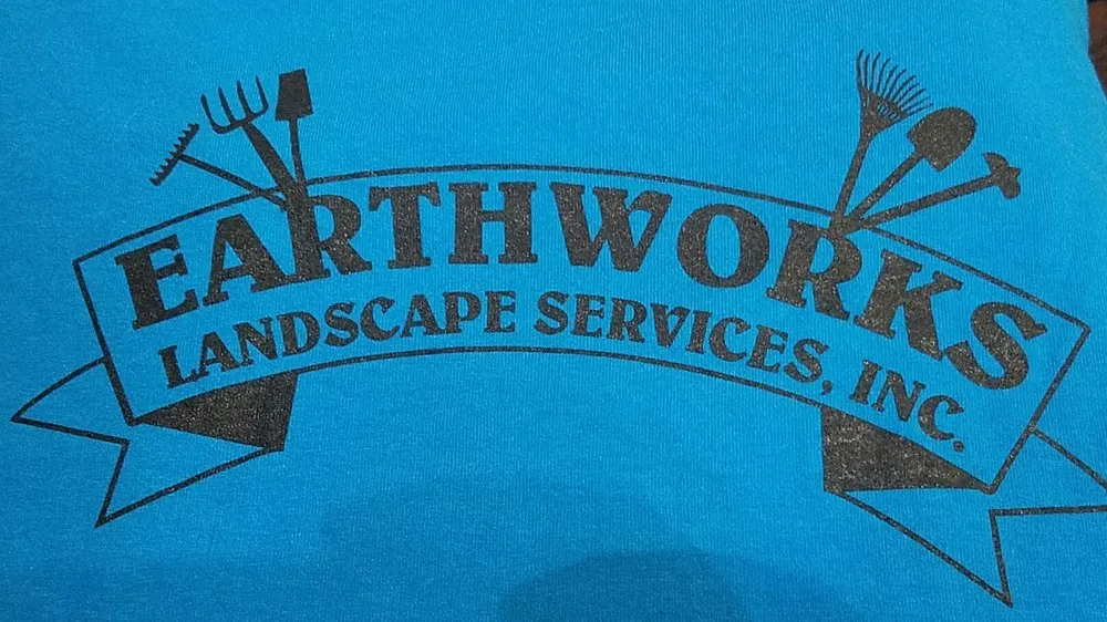Expert yard maintenance for homes in Ruskin, FL by Earthworks Lansdcape Services
