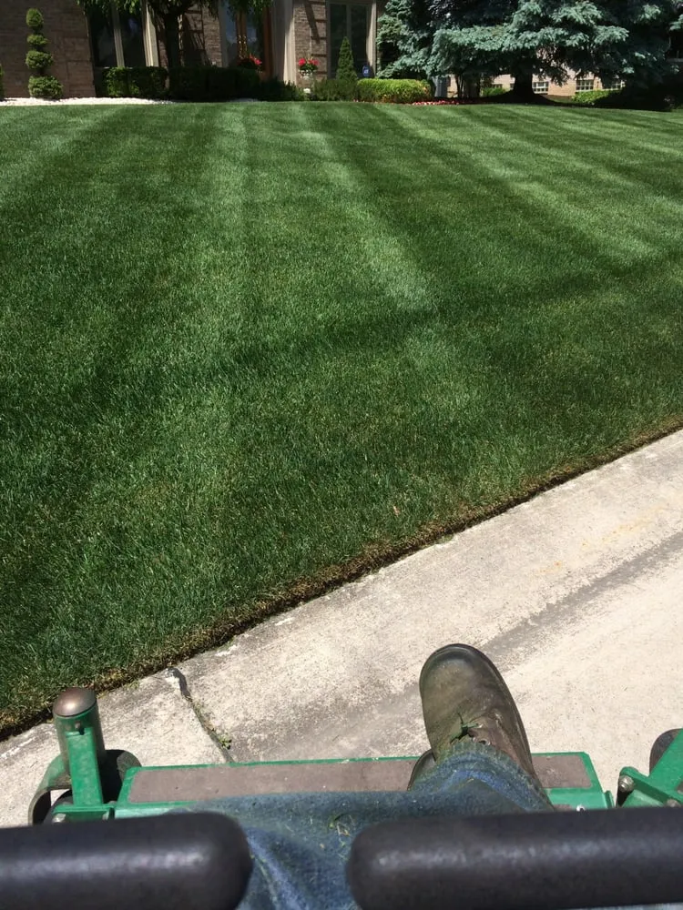 Custom outdoor landscaping experts serving Canton, MI - Earthworks Outdoor Care