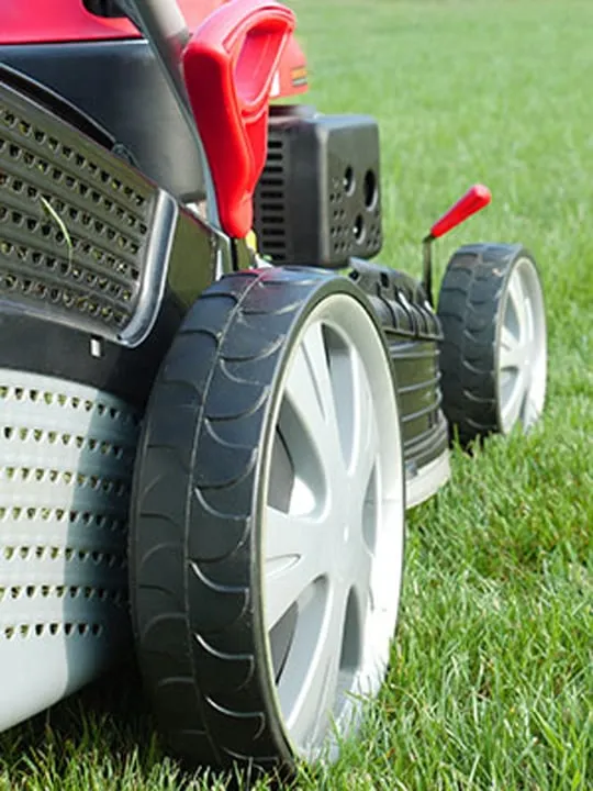 Trusted lawn mowing service experts serving Fishers, IN - Earthworks Outdoor