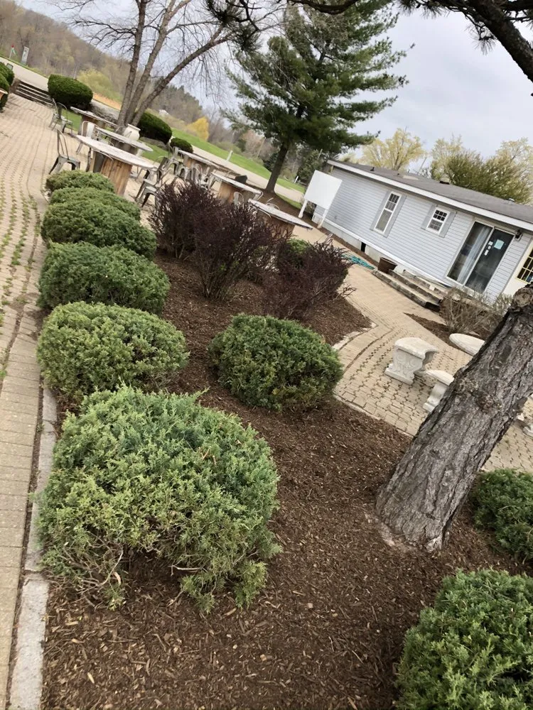 Trusted garden landscaping experts serving Lake Orion, MI - Earthworks Outdoor Services