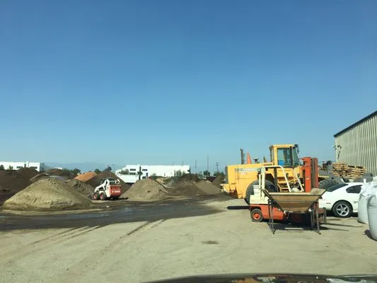 EarthWorks Soil Amendments Logo