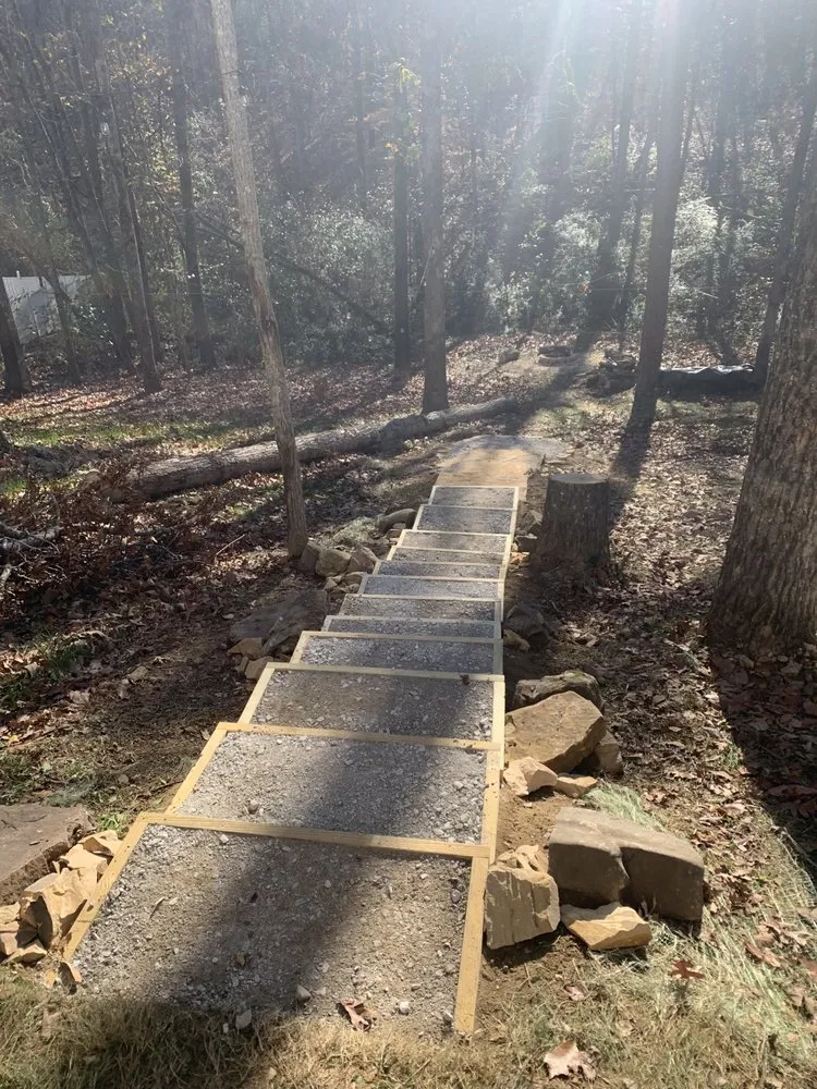 Expert lawn care service experts serving Signal Mountain, TN - EarthworX Lawn & Land