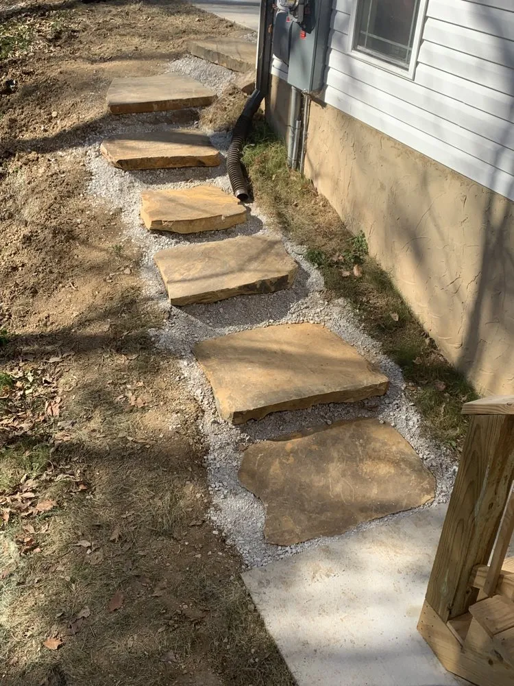 Professional lawn mowing service experts serving Signal Mountain, TN - EarthworX Lawn & Land