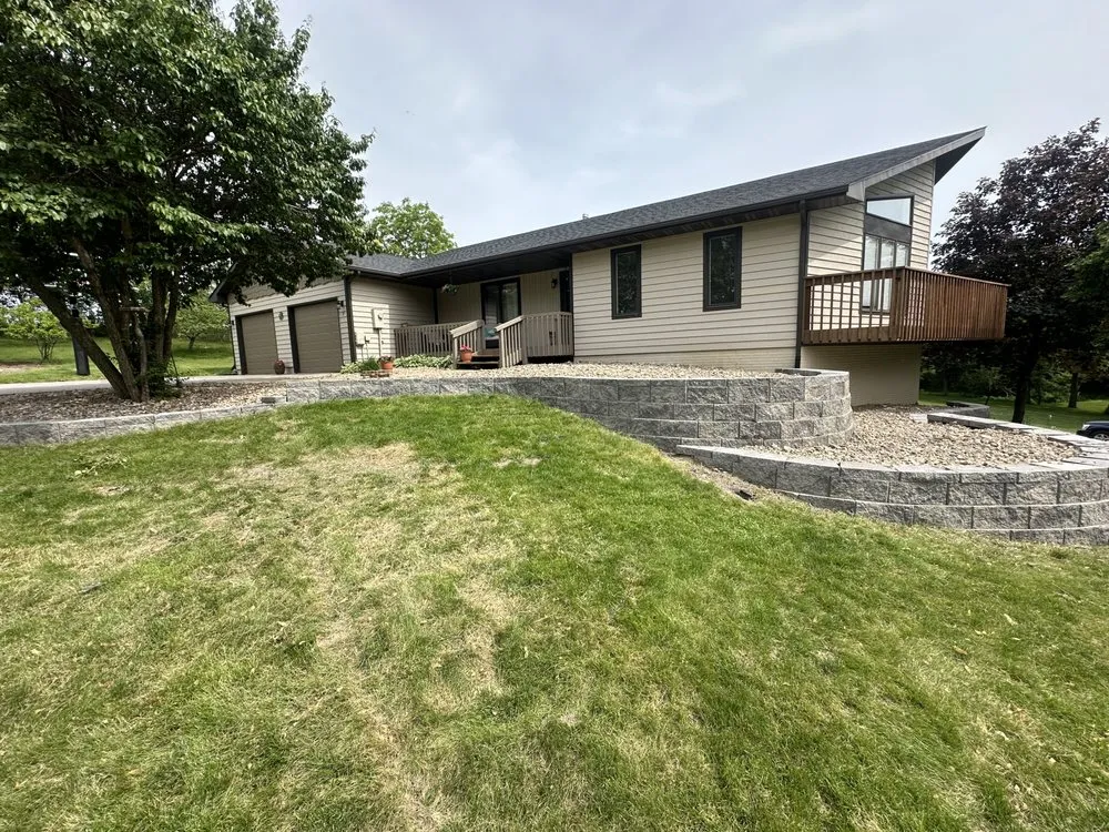 Trusted landscaping services in Des Moines, IA - Earthworx Unlimited Landscape