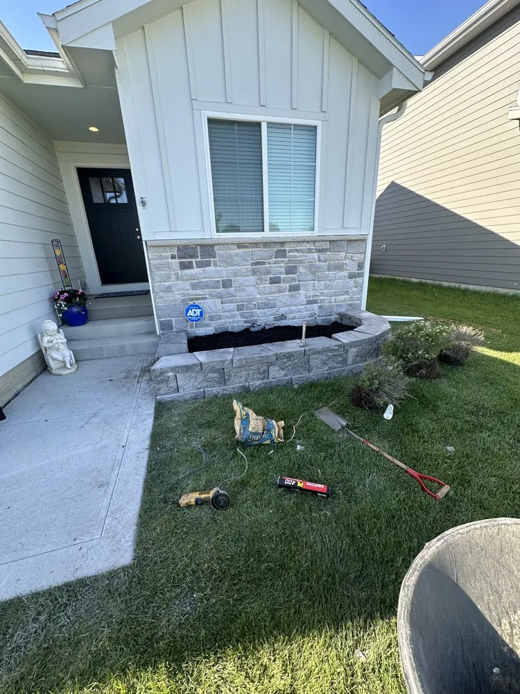 Local outdoor landscaping in Des Moines, IA - Earthworx Unlimited Landscape
