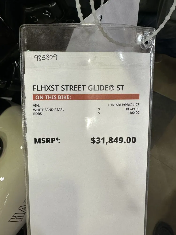 Expert lawn mowing service in Des Moines, IA - Earthworx Unlimited Landscape