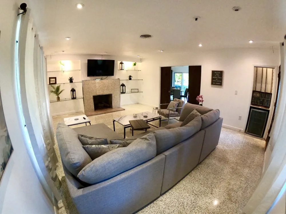 Top-rated lawn mowing service in Miami, FL - Ease Advantage