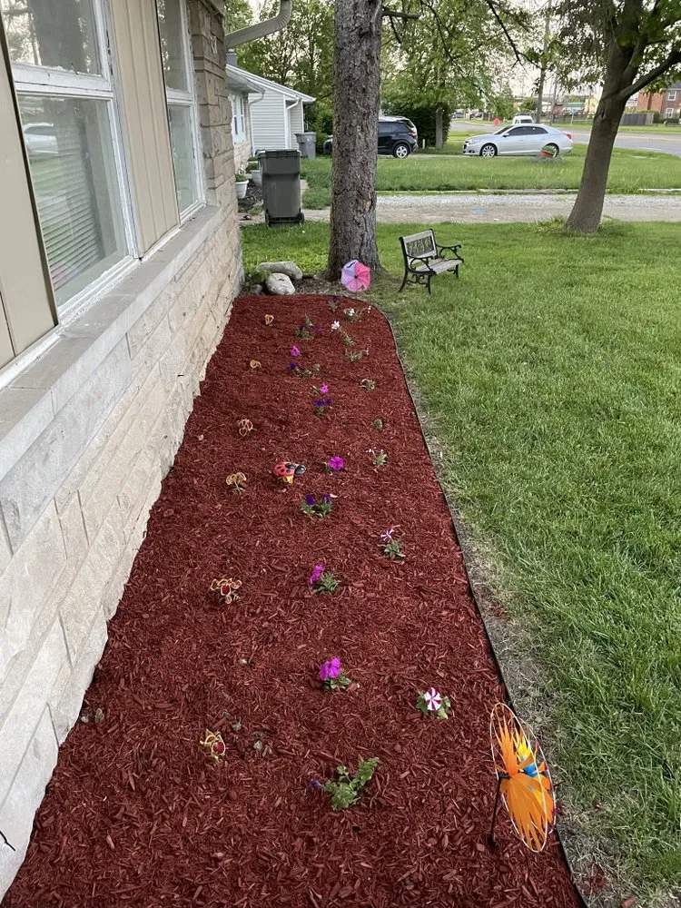 Local yard cleanup service experts serving Indianapolis, IN - Easley’s Lawn & Gardening