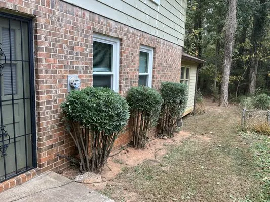 East Atlanta Lawn Service Logo