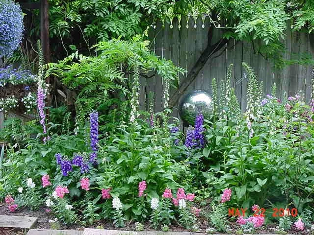 Expert garden landscaping in Pittsburgh, PA by East End Landscaping