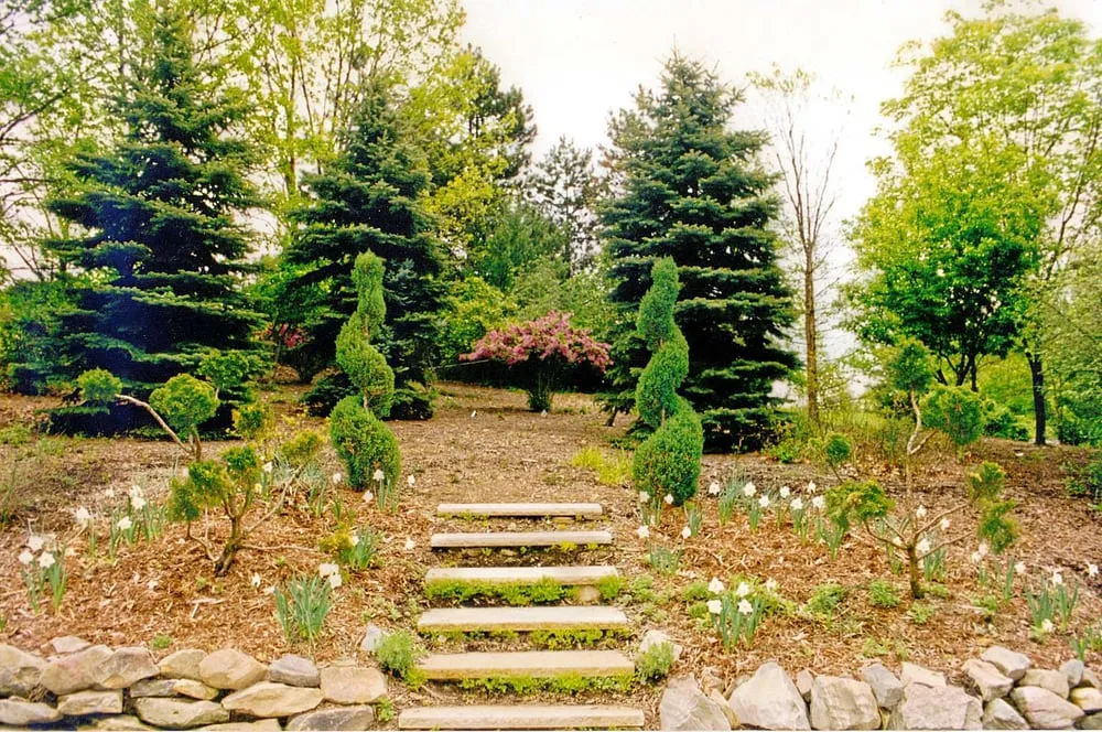 Professional landscaping services with custom design in Pittsburgh, PA by East End Landscaping