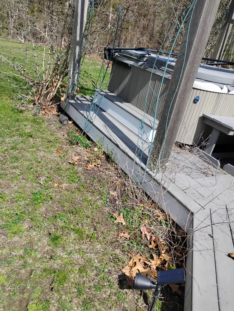 Professional yard cleanup service for beautiful yards in East Greenwich, RI by East Greenwich Services