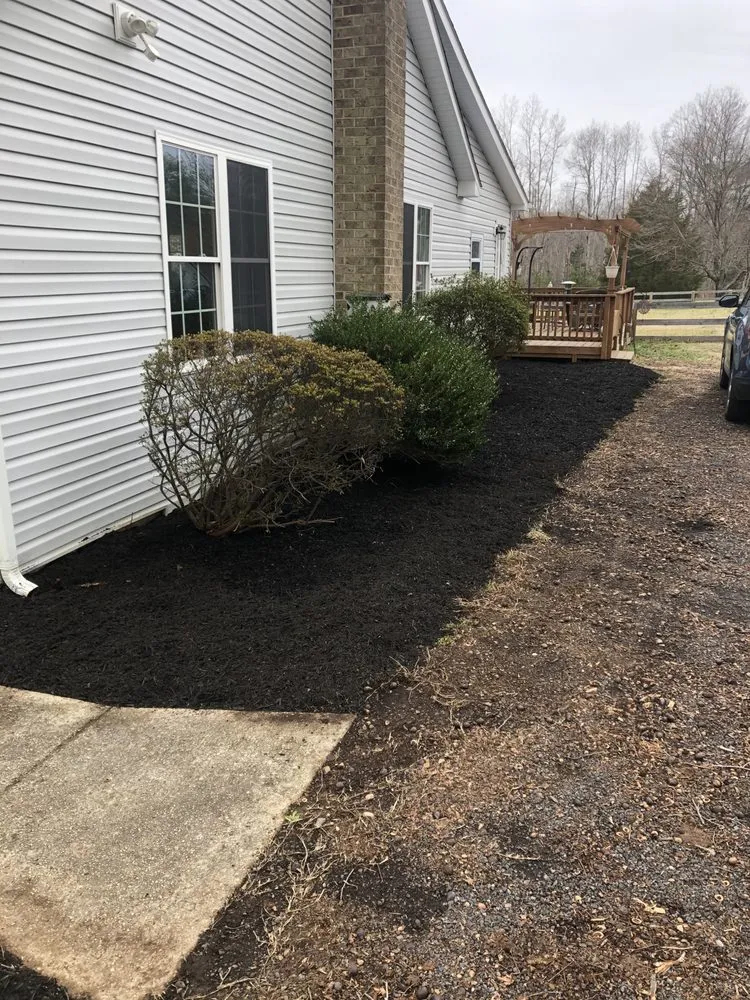 Custom garden landscaping in Locust Grove, VA - East Lawn & Landscaping Solutions