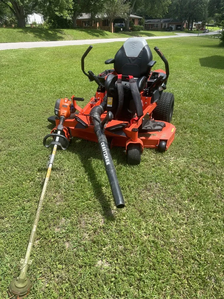 Top-rated yard maintenance in Henderson, TX by East Texas Lawn Legends