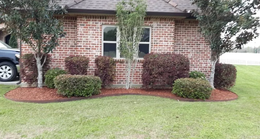 Custom landscape installation in Picayune, MS by Easterling Brothers