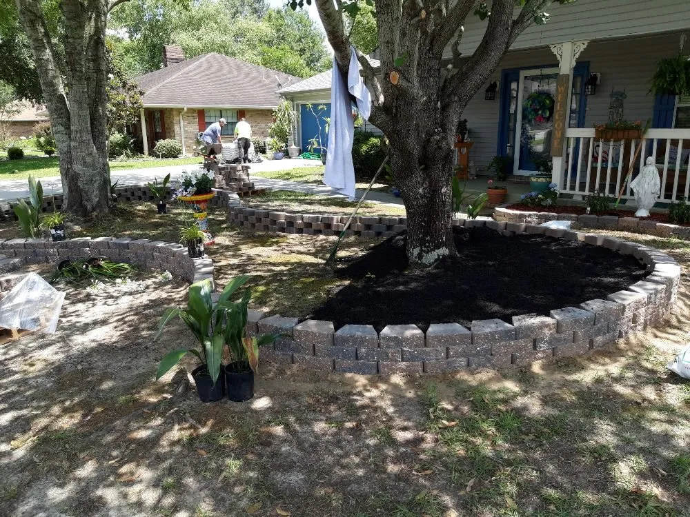 Professional outdoor landscaping experts serving Picayune, MS - Easterling Brothers