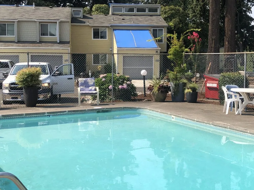 Custom lawn mowing service in Salem, OR by Eastman Landscape maintenance