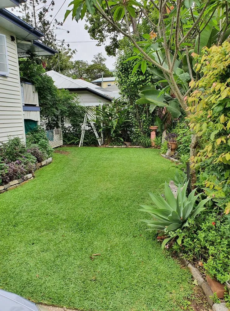 Top-rated yard maintenance in Philadelphia, PA by Eastwick Lawn Services