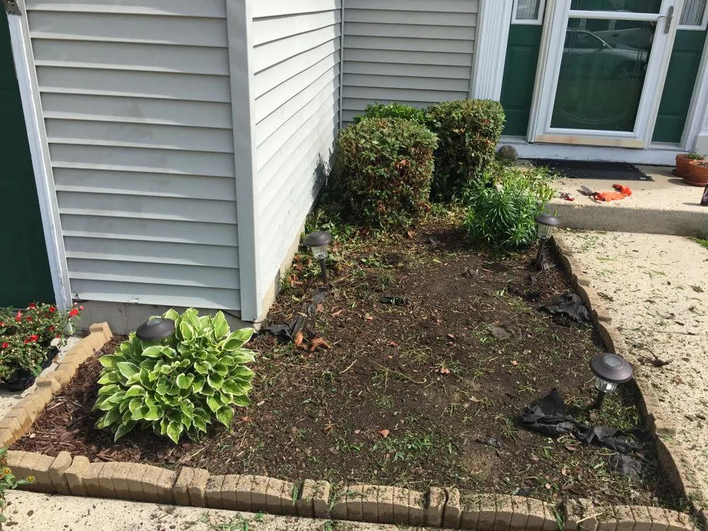 Custom garden landscaping experts serving Newport News, VA - Easy Does It Lawn Care & More