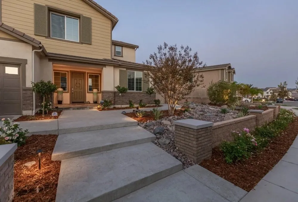 Expert residential landscaping for beautiful yards in Mira Loma, CA by Easy Green Landscaping