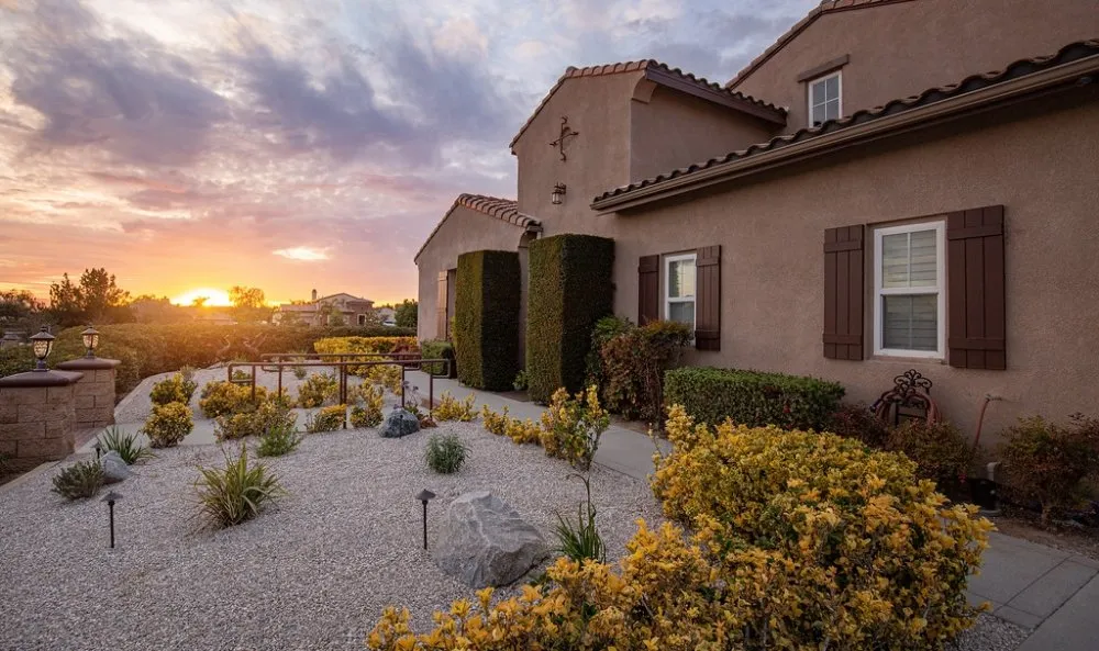 Custom lawn care service experts serving Mira Loma, CA - Easy Green Landscaping