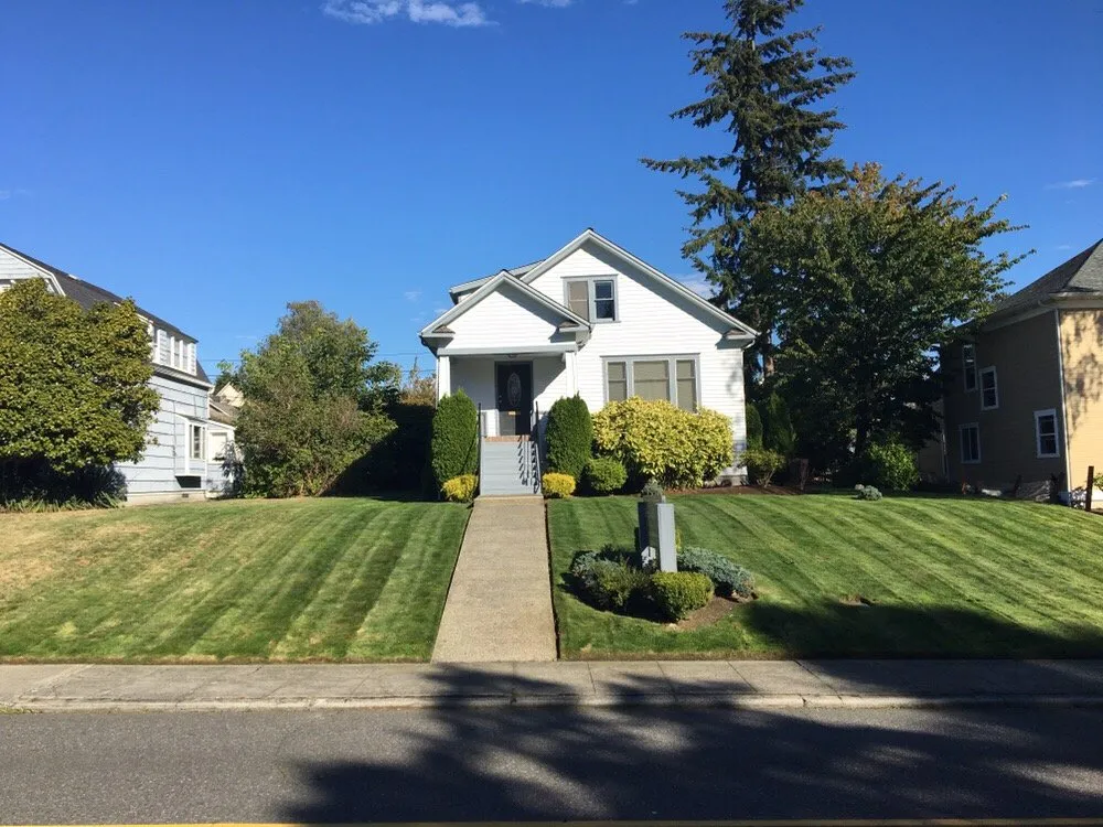 Local outdoor landscaping in Everet, WA by Easy Lawn Care & Landscaping