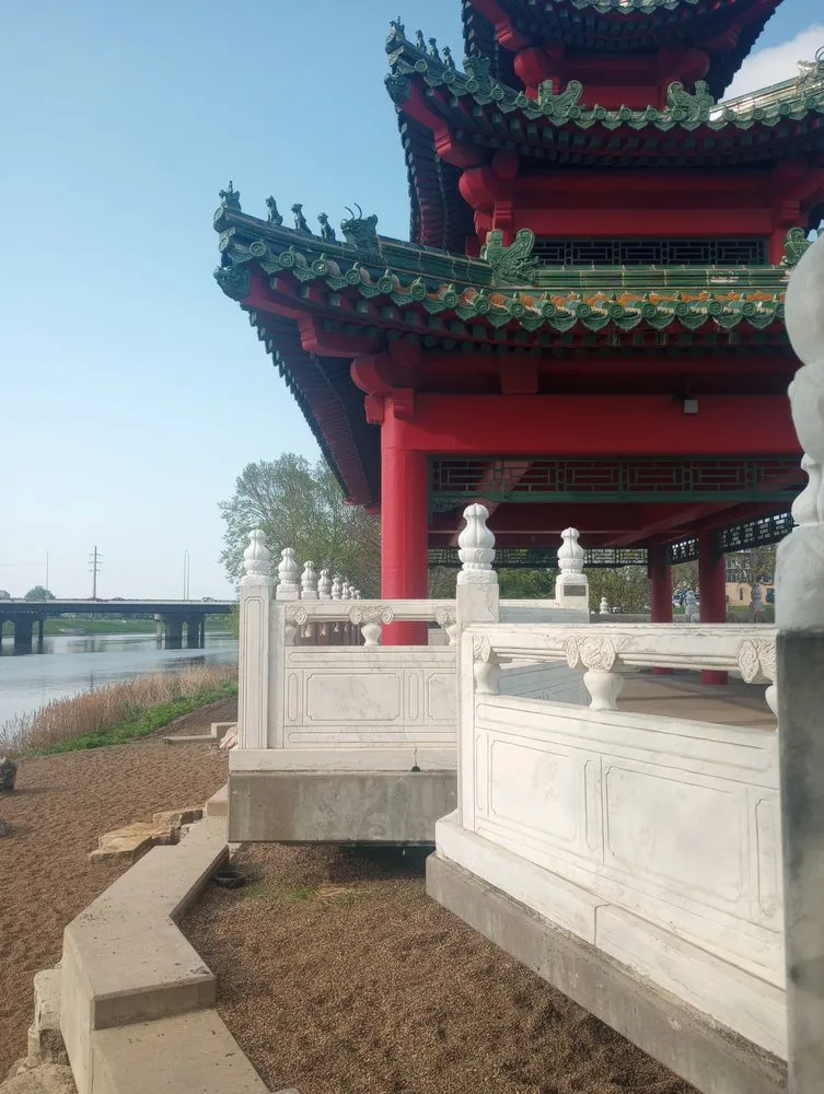 Expert outdoor landscaping in De Soto, MO by Eazy Does It Stonework and Hardscapes