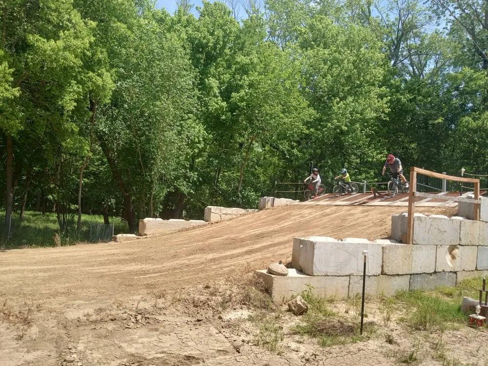 Reliable yard cleanup service experts serving De Soto, MO - Eazy Does It Stonework and Hardscapes