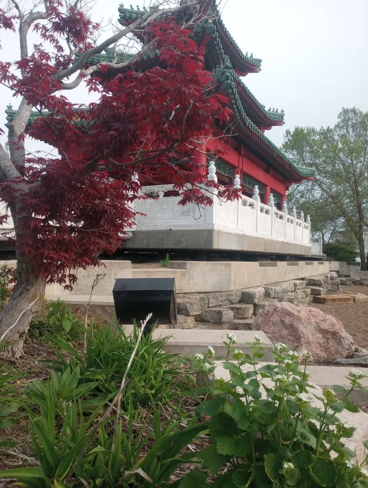 Custom residential landscaping in De Soto, MO - Eazy Does It Stonework and Hardscapes