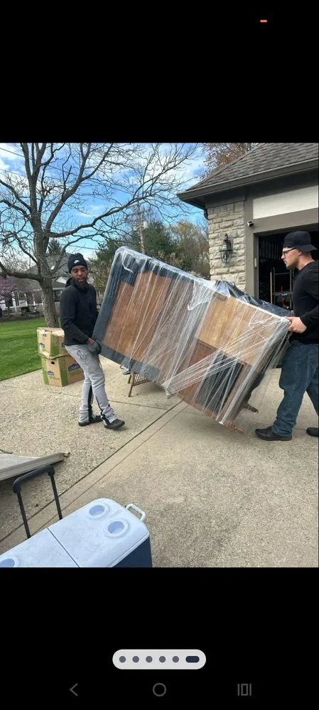 Affordable yard cleanup service for year-round maintenance across Columbus, OH - Eazy Moving And Landscaping