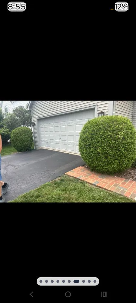 Custom yard maintenance for beautiful yards in Columbus, OH by Eazy Moving And Landscaping