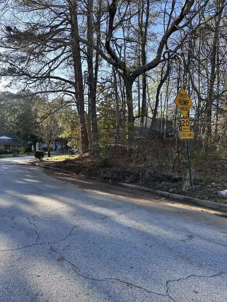 Affordable yard maintenance near you in Morrow, GA by Eben Ezen