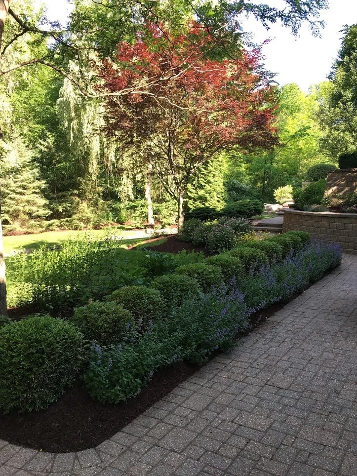 Affordable residential landscaping experts serving Wadsworth, OH - Eberhardt Landscaping & Lawn Service Inc