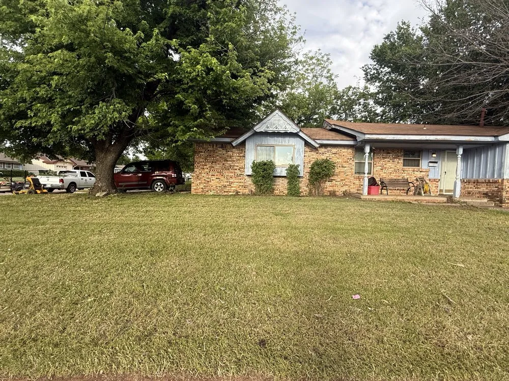 Custom garden landscaping experts serving Del City, OK - Eberly’s Professional Lawn Care