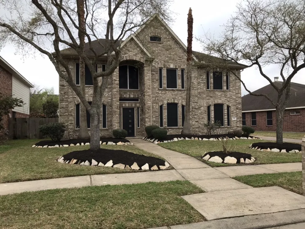 Local yard maintenance experts serving Dickinson, TX - Eber's landscape and Tree Service