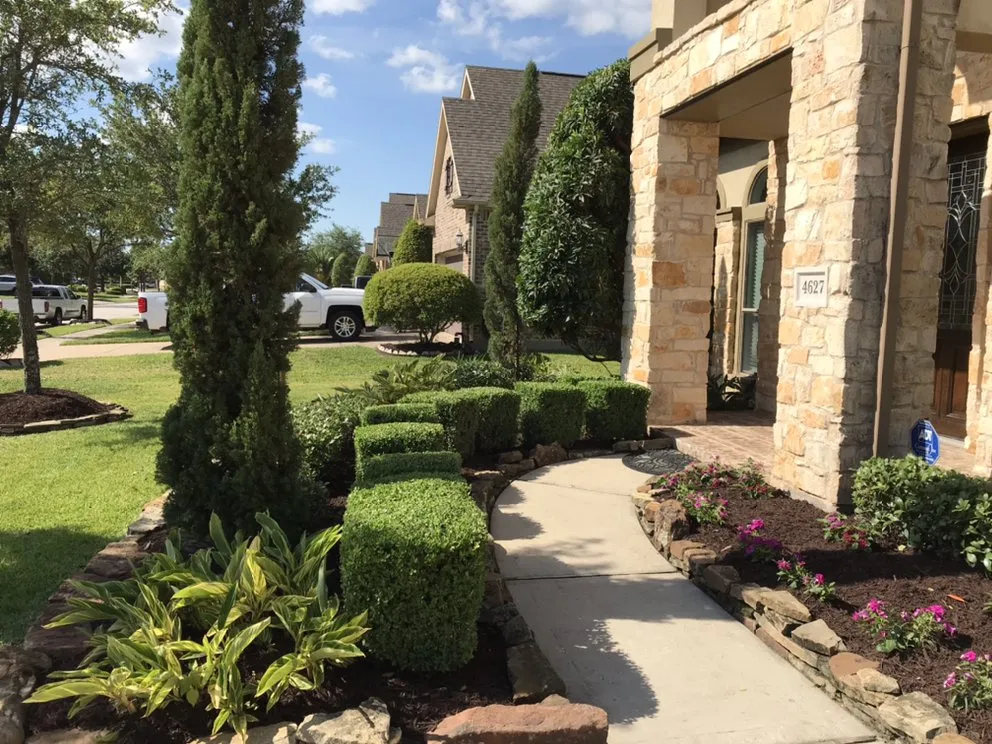 Local landscape design in Dickinson, TX - Eber's landscape and Tree Service