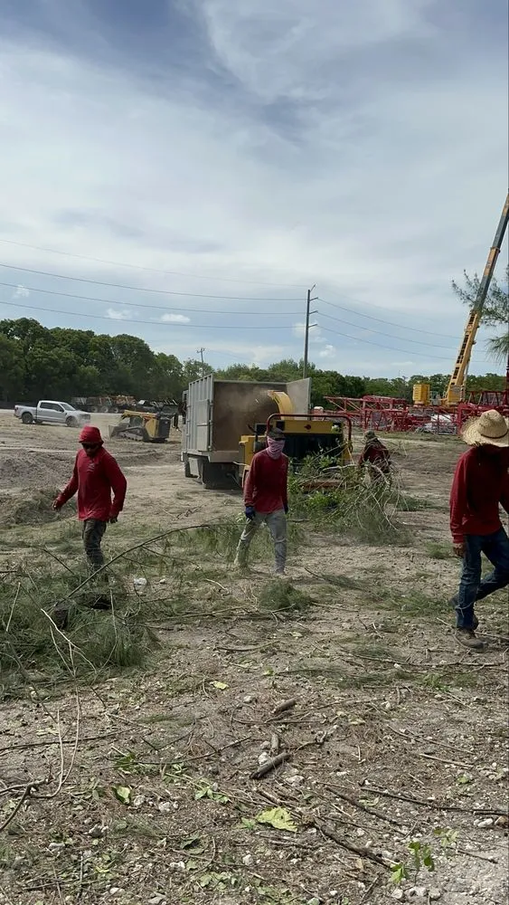Local garden landscaping in Fort Lauderdale, FL - EBM Property Maintenance