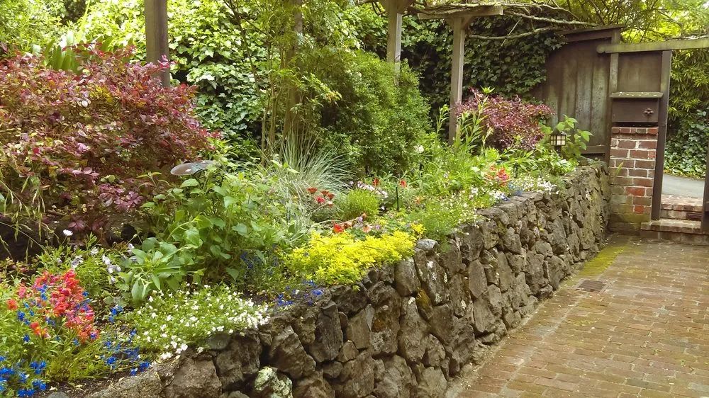 Trusted garden landscaping in Eugene, OR by Eclectic Gardeners