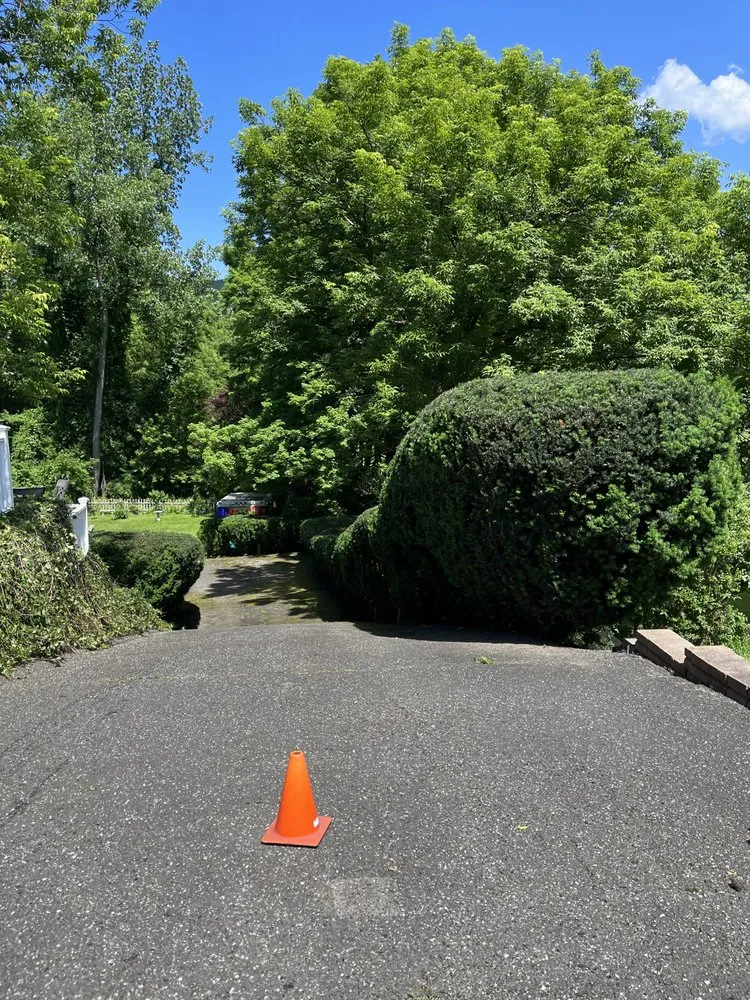 Expert yard maintenance in New Milford, CT by Eco Earth Landscaping